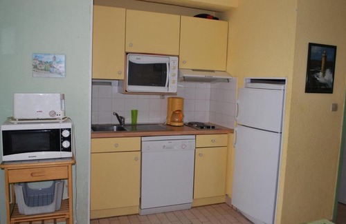 Le Lavandou Apartment | Lavandou, T2 Cabine 4 pers, à 10 m plage, parking privé, tennis, jardin - FR-1-803-68