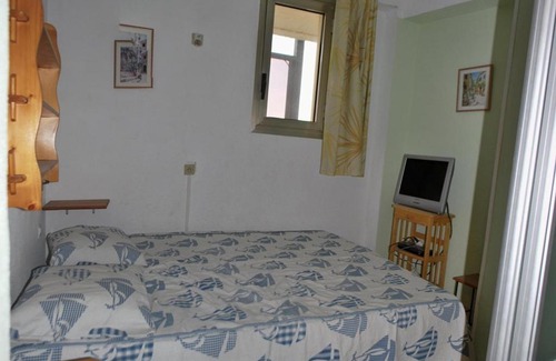 Le Lavandou Apartment | Lavandou, T2 Cabine 4 pers, à 10 m plage, parking privé, tennis, jardin - FR-1-803-68
