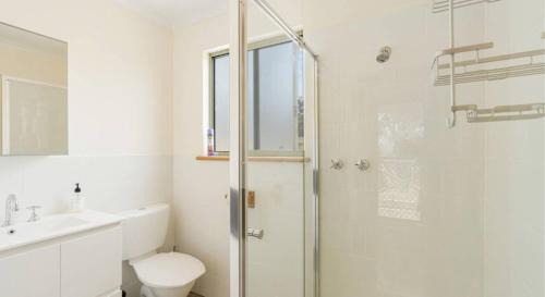 Middleton House | Lavender 63 Burgar Rd Middleton - Linen Included