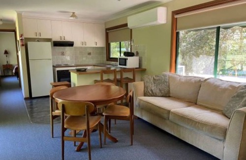 Bombowlee Cottage | Lavender Cottage Tumut River