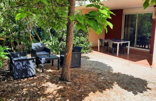 Salon-de-Provence Apartment | Lavender Garden - Centre ville avec parking privé et jardin