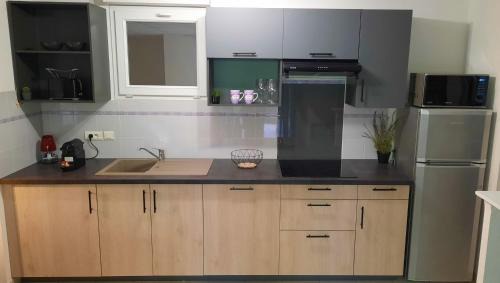 Salon-de-Provence Apartment | Lavender Garden - Centre ville avec parking privé et jardin