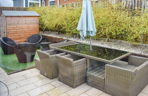 Lake Cottage | Lavender Lodge is a fabulous holiday home situated in the seaside resort of Shanklin.