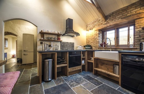 Tiers Cross House | Lavender - Luxurious Barn Conversion - Blossom Farm