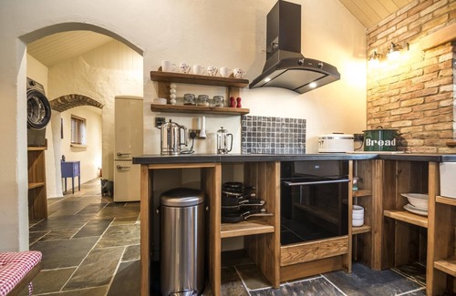 Tiers Cross House | Lavender - Luxurious Barn Conversion - Blossom Farm