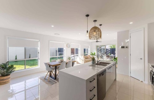 Myrtleford House | Lavender & Olive - Modern, Stylish, Light & Airy