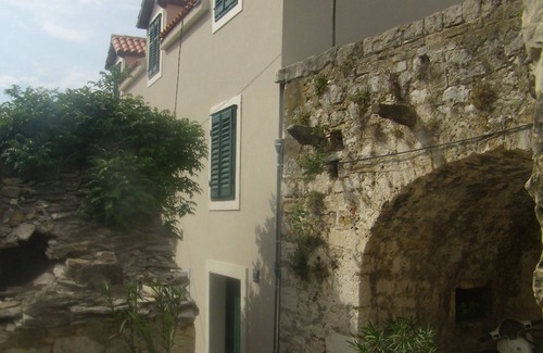 Split Apartment | Lavender - Studio Apartment In the Most Popular Part of Town