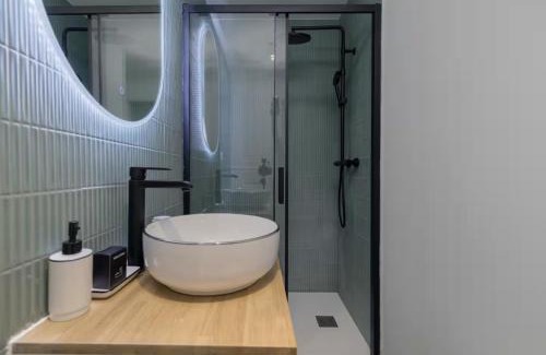 Epinettes Apartment | Lavie Maison 17th district