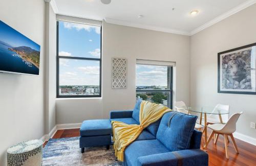 Olde Kensington Apartment | Lavish 1br W Pool & Gym Access