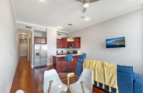 Olde Kensington Apartment | Lavish 1br W Pool & Gym Access