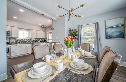 Irvington House | Lavish 3 Bedroom 1 Bath house-10 minutes to EWR/FREE parking for multiple cars.