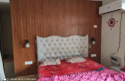 Mohali Apartment | Lavish 3bhk furnished flat wifi private washroom