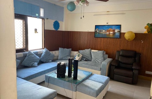 Mohali Apartment | Lavish 3bhk furnished flat wifi private washroom