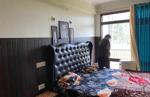 Mohali Apartment | Lavish 3bhk furnished flat wifi private washroom
