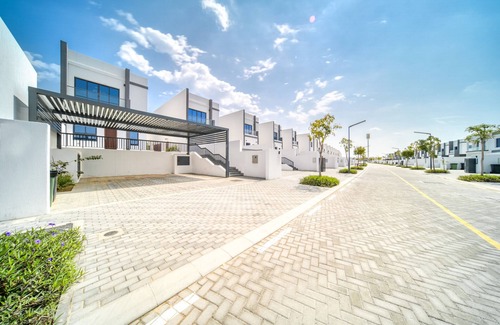 Sharm Villa | Lavish 4BR Villa w/2 Asst Rms, Al Dana Island, Fujairah by Deluxe Holiday Homes