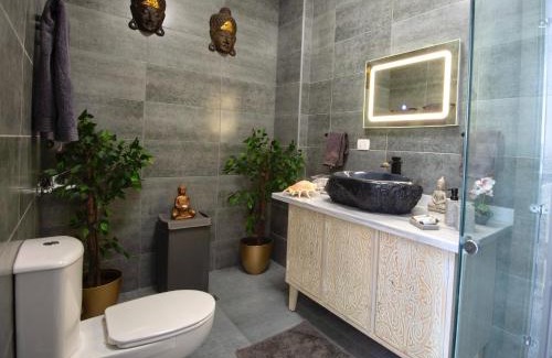 Dahar Apartment | Lavish suite 97m wifi sea view apt boutique resort