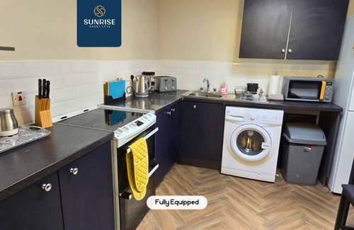 Dundee Apartment | LAW 1 - 4 Rooms, 1 king, 2 Doubles, 1 Single