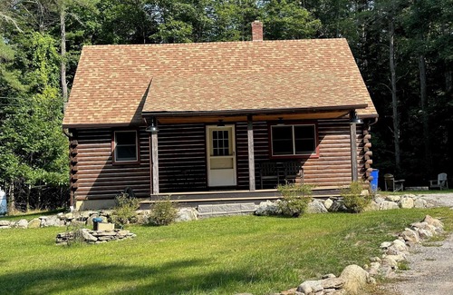 Brunswick Cabin | Lawless Log Cabin - cozy, newly renovated cabin