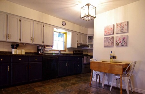 North Port Cottage | Layla's Hideaway (A great place to be)