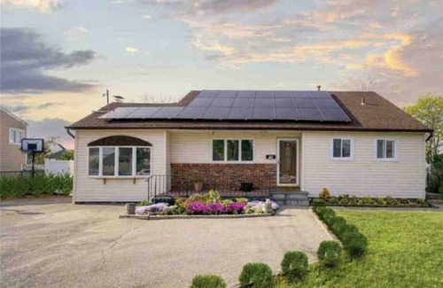 Copiague House | Laylas Gem private waterside house 3 bedroom 2 bath 2 fl backyard WiFi no key NY