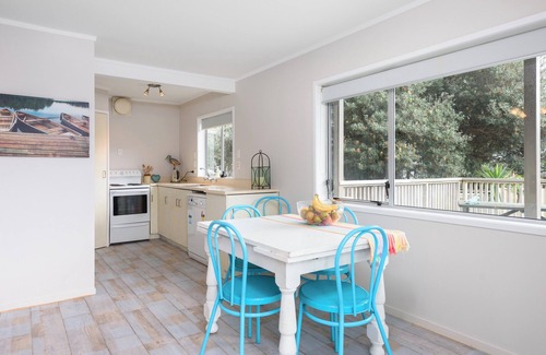 Waihi Beach Cottage | Laze on Loop - Waihi Beach Holiday Home
