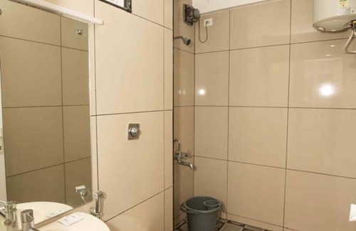 Kathadimattam Hotel | Lazo Silver Lake