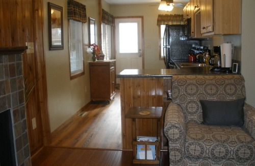 Chamberlain Cabin | Lazy Bear Cottage - Very close to downtown! Newly Renovated, 1 Bedroom, 1 Bath!