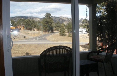 Chamberlain Cabin | Lazy Bear Cottage - Very close to downtown! Newly Renovated, 1 Bedroom, 1 Bath!