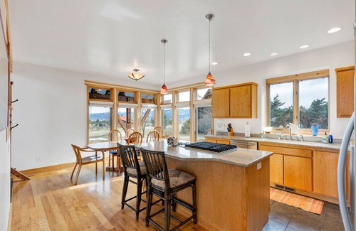 Hamilton Cabin | Lazy Bzzz Cabin Stunning Views