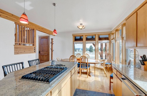 Hamilton Cabin | Lazy Bzzz Cabin Stunning Views