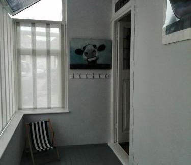 Boscombe Apartment | Lazy Days