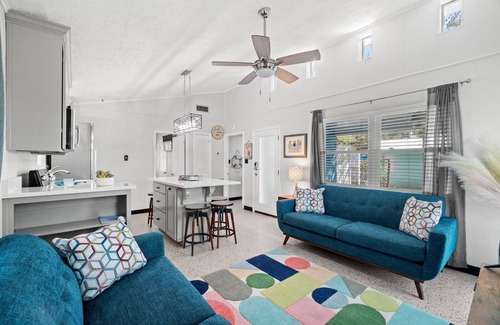 Bid-a-wee Beach Cottage | Lazy Dayz - Bid-A-Wee 2 bed2 bath , 1 block from PRIVATE BEACH