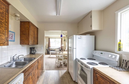 Seaview House | Lazy K Cabin-Pet Friendly and close to the beach