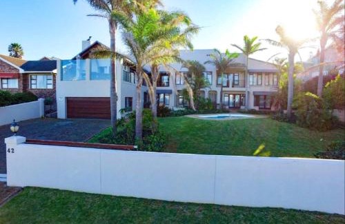 Jeffreys Bay House | Lazydaze Super and Tubes