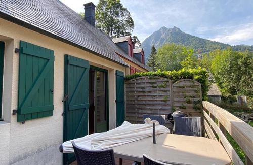 Cauterets Apartment | Le 103. Chalet 3 chambres. Terrasse. Parking. wifi.