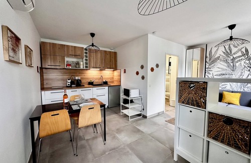 La Roque-d'Antheron Apartment | Le 29 Grimaldi, charming quiet studio, close to the Piano Festival and the Luberon.