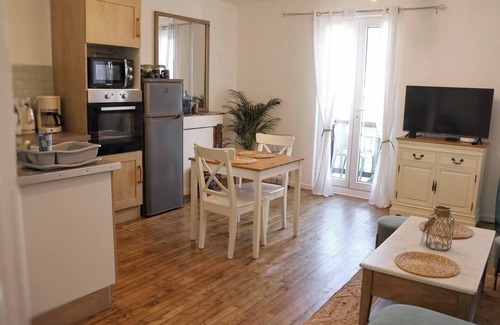 Le Treport Apartment | Le 8 ∙ Cosy apartment with sea-view balcony