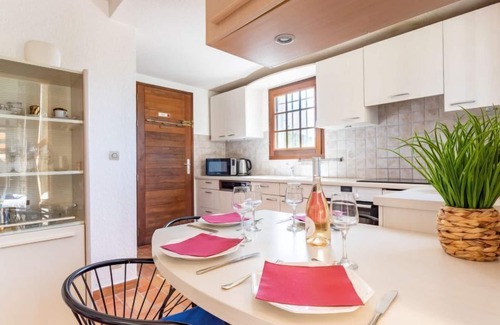 La Londe-les-Maures House | Le Belvédère by Interhome