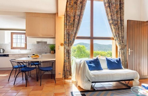 La Londe-les-Maures House | Le Belvédère by Interhome