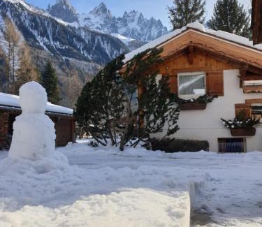 Les Praz-de-Chamonix Ski Chalet | Le Bivouac