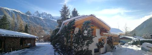 Les Praz-de-Chamonix Ski Chalet | Le Bivouac