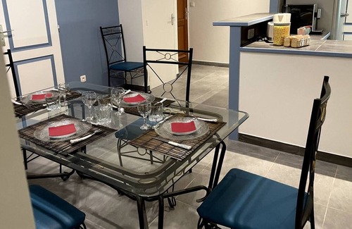 Vierzon Apartment | Le Bleu Calme - Vierzon - Wifi et Parking Inclus