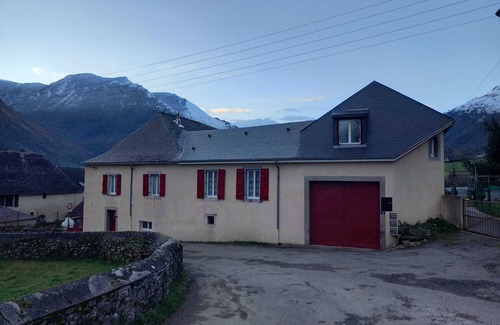 Gere-Belesten Apartment | Le Boila: renovated apartment in the heart of the Ossau valley.