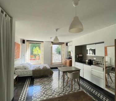 Cadereau Apartment | Le bonheur de la campagne à la ville - Grand studio en plein coeur de la ville