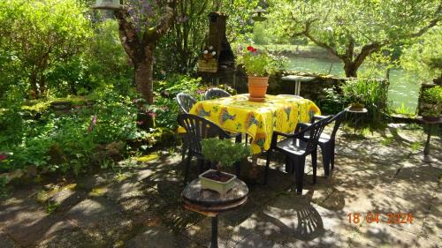 Chenecey-Buillon Apartment | Le Bord de Loue