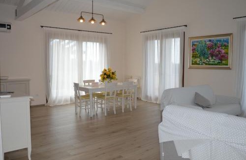 Castagneto Carducci Villa | Le Bozze -Villa Jenny con WI-FI, posto auto, piscina a sfioro a Castagneto Carducci