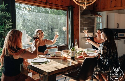 Sainte-Lucie-des-Laurentides Ski Chalet | Le1605 - Spa et Plage - Les Chalets Dans le Nord