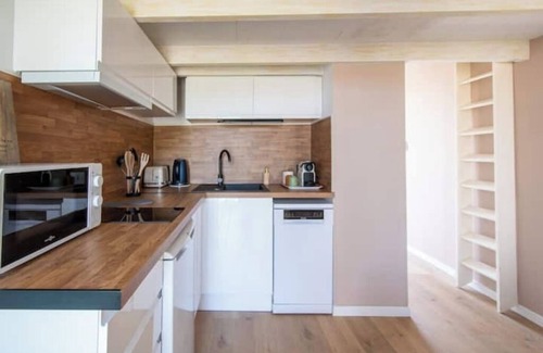 Aigues-Mortes Apartment | Le Camarguais Classified 2*Canal view & Ramparts on foot