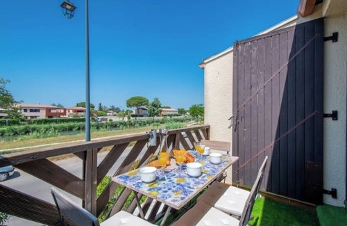 Aigues-Mortes Apartment | Le Camarguais Classified 2*Canal view & Ramparts on foot