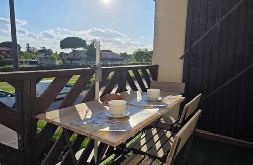 Aigues-Mortes Apartment | Le Camarguais Classified 2*Canal view & Ramparts on foot